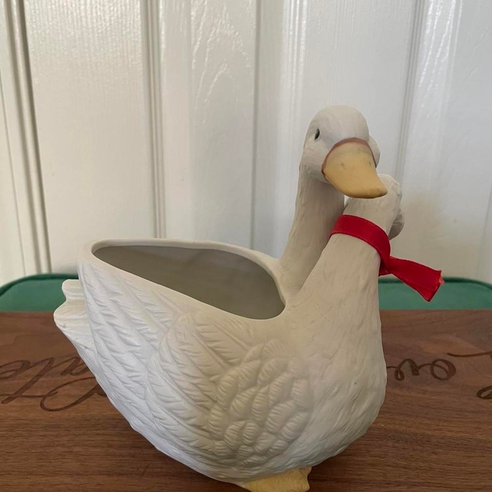 Vintage ceramic planter two white geese with intertwined red ribbon 64030